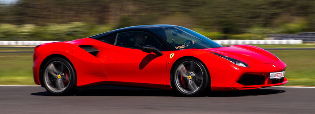 Ferrari 488 GTB na torze