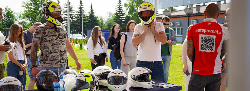 Gdzie kupić jazdę Ferrari na prezent?