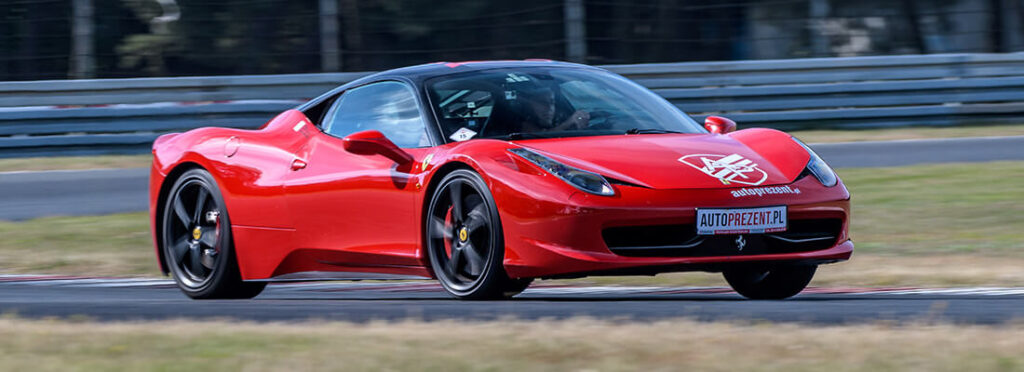 Ferrari 458 Italia na torze wyścigowym!