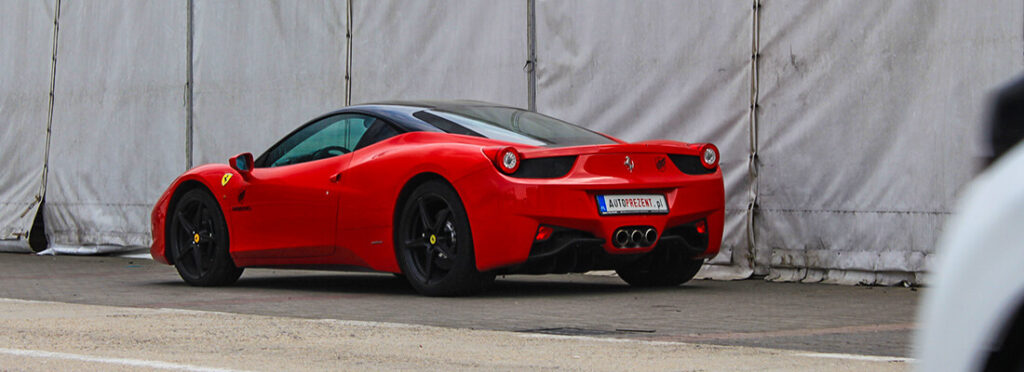 Ferrari 458 italia na torze Poznań