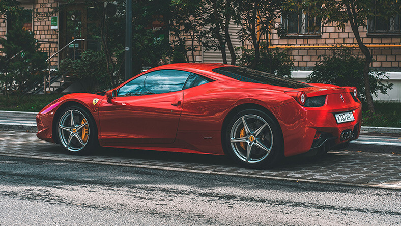 Ile kosztuje używane Ferrari?