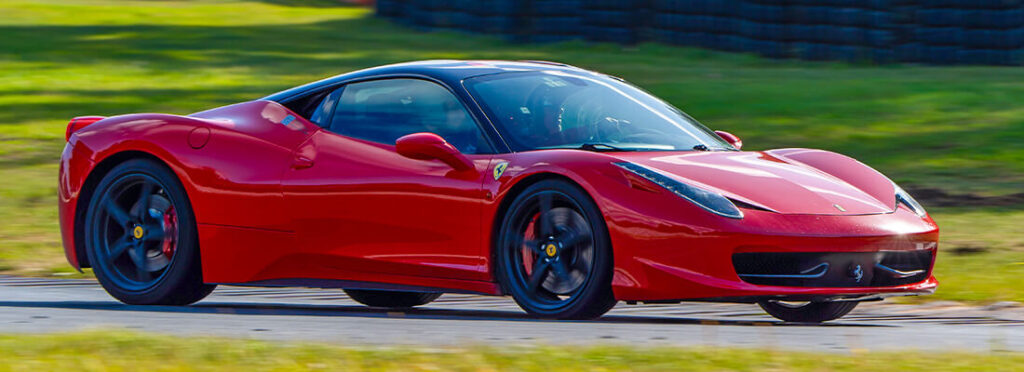 Motoryzacyjne emocje na torze w Ferrari