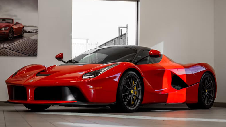 Sprawdzamy najdroższe opcje w nowych Ferrari
