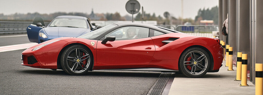 Jazda po torze Ferrari na prezent